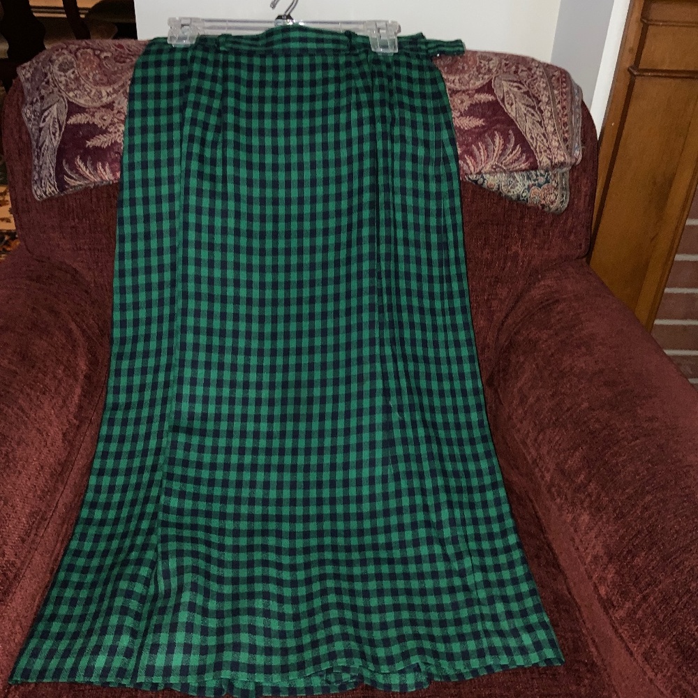 Vintage Robin Sinkler Women’s Skirt, Size 12.  Colors: Dark Navy Blue & Green